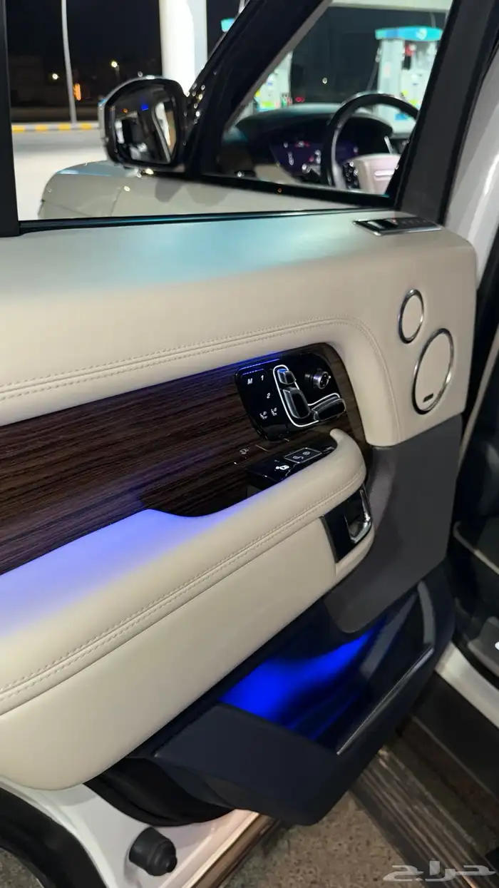 رنج روفر أوتوبيوقرافي تم البيع 25