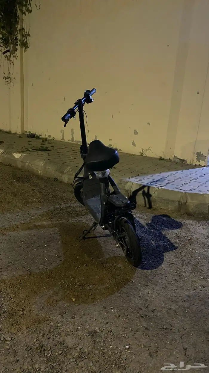 سكوتر للبيع الكفر الامامي والخلفي مبطوق بدون نور 0