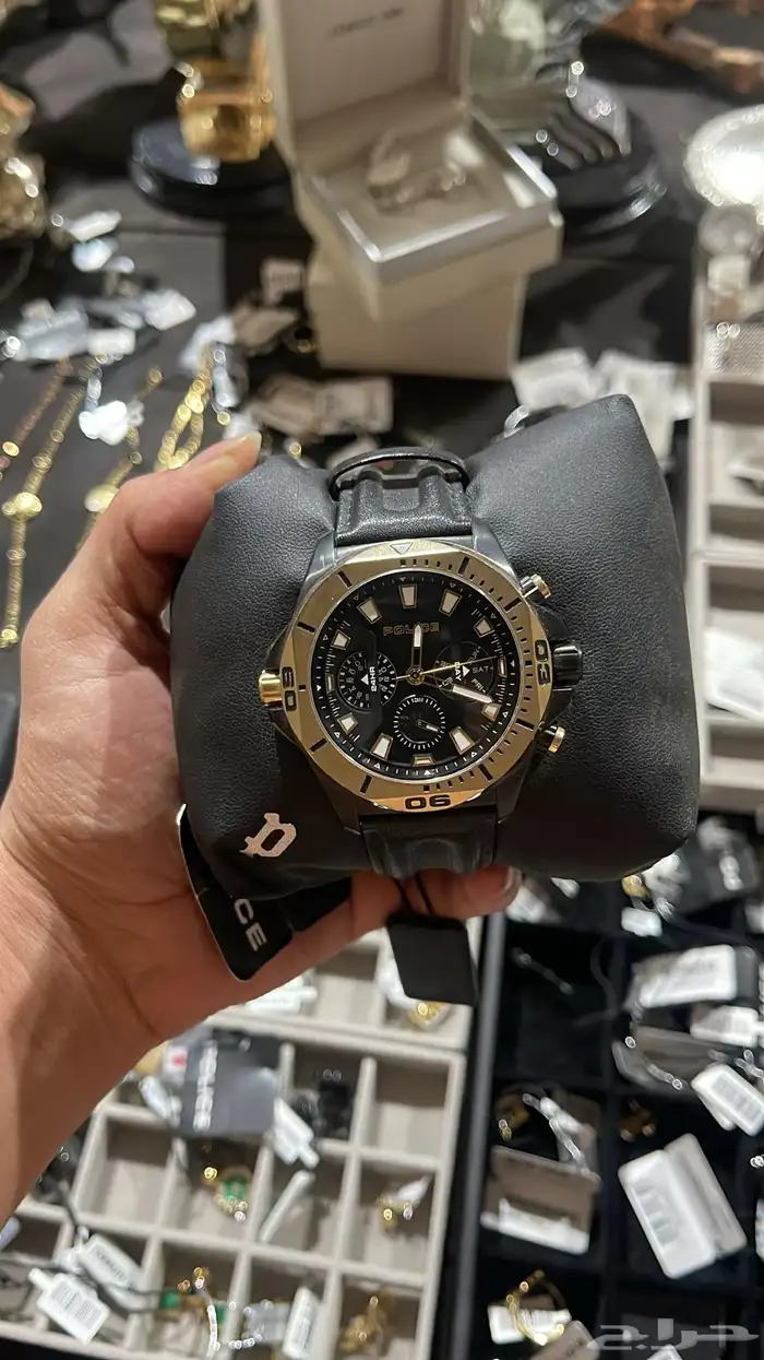 ساعات أصلية بخصم يصل إلى  70 0