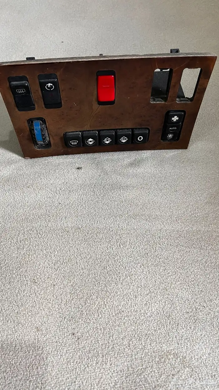 قطع مرسيدس بنز 560 لايجي الا الصامل 6