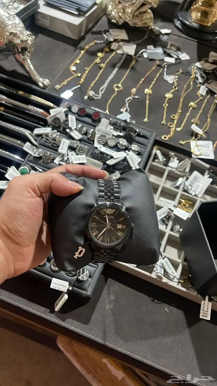 ساعات أصلية بخصم يصل إلى  70 5