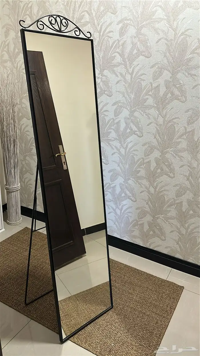 مراايا و اضاءة مكتب نظيفه جدا ايكيا 1