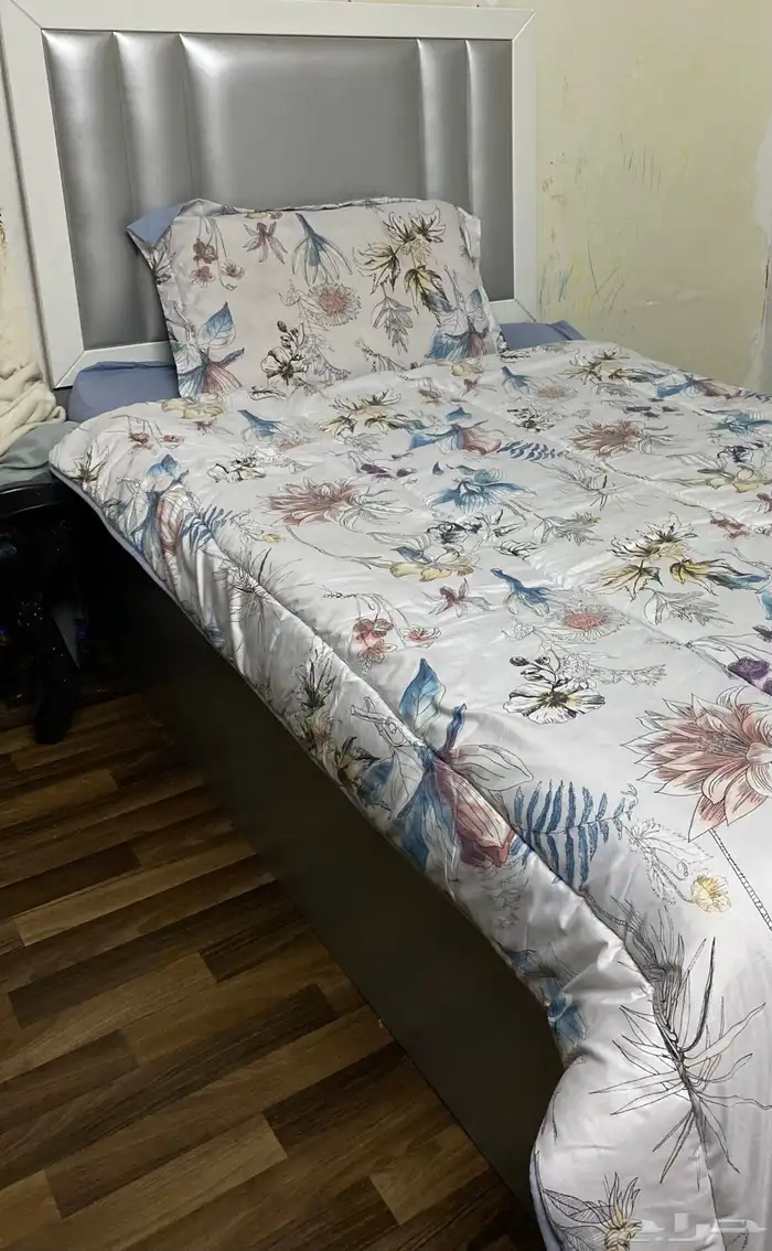 سرير ومرتبه للبيع 0