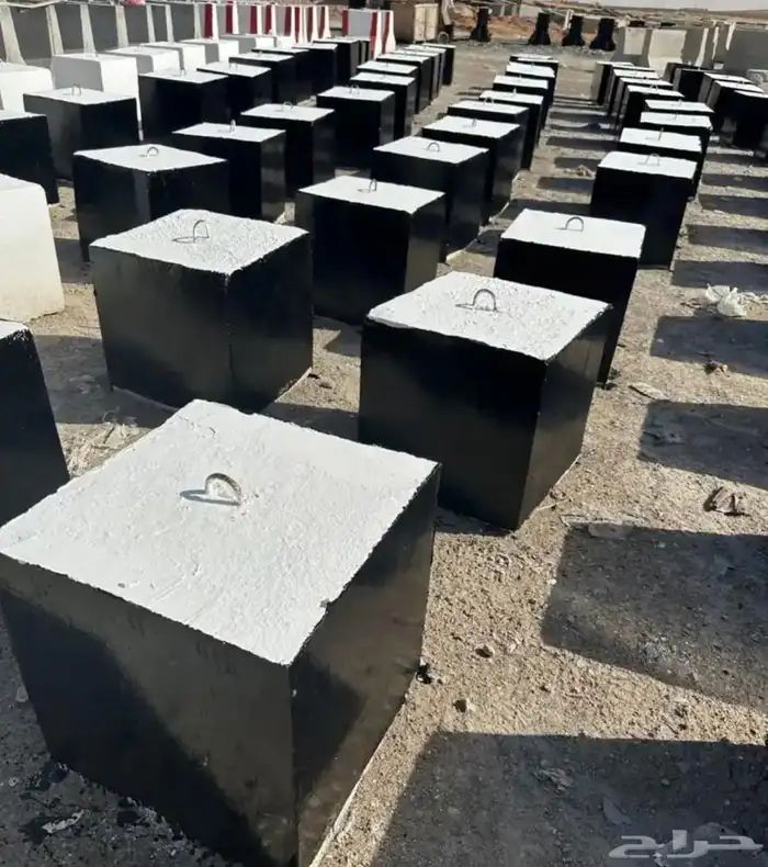 كراسي خرسانية وحاويات واحواض للحدائق 27