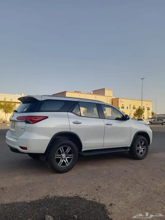 للبيع فورشنر 2023 سعودي 6 سرندل بحالة الوكالة 6