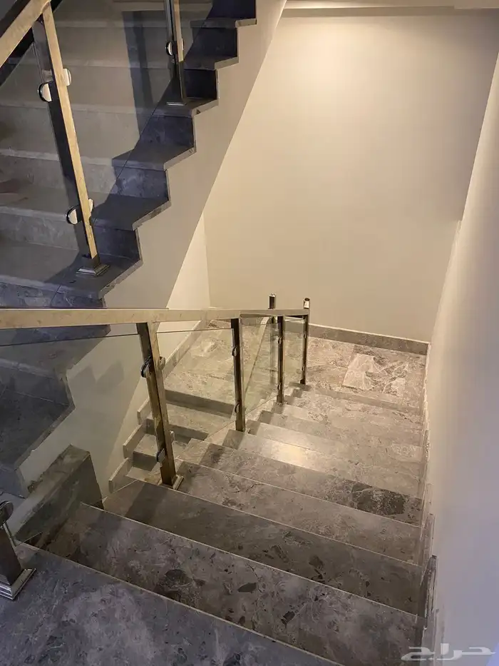 فيلا فاخره للبيع في ولي العهد 4 مؤثثة 3