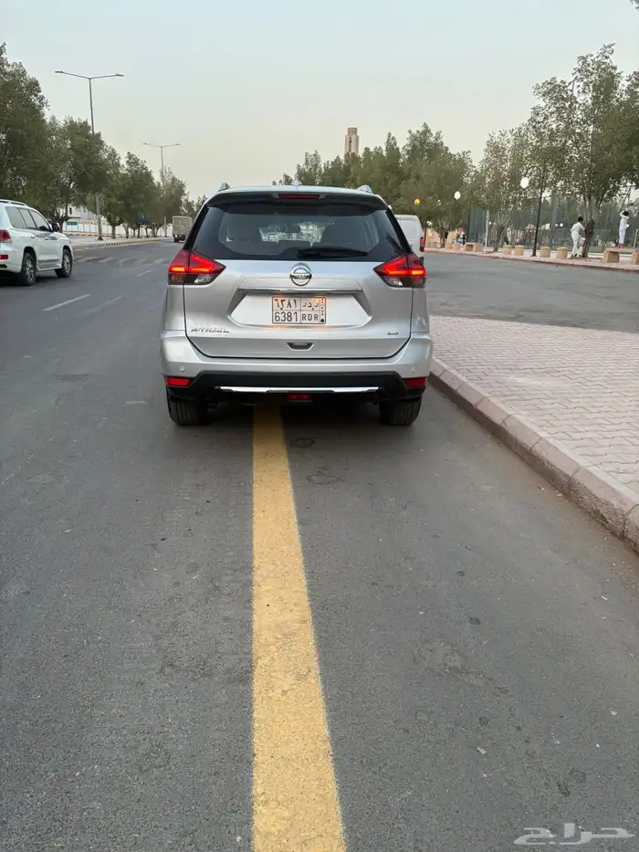 نيسان 0