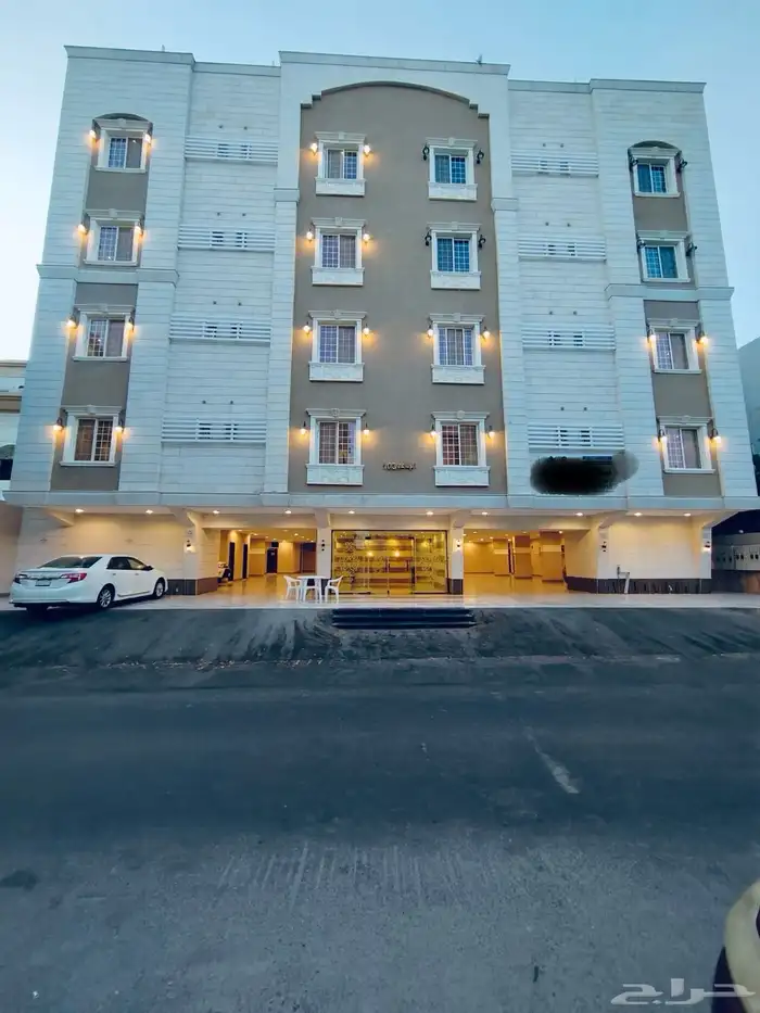 شقة فاخرة للايجار بحي الربوة 14