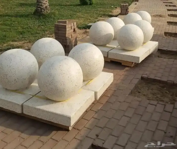 كراسي خرسانية وحاويات واحواض للحدائق 25