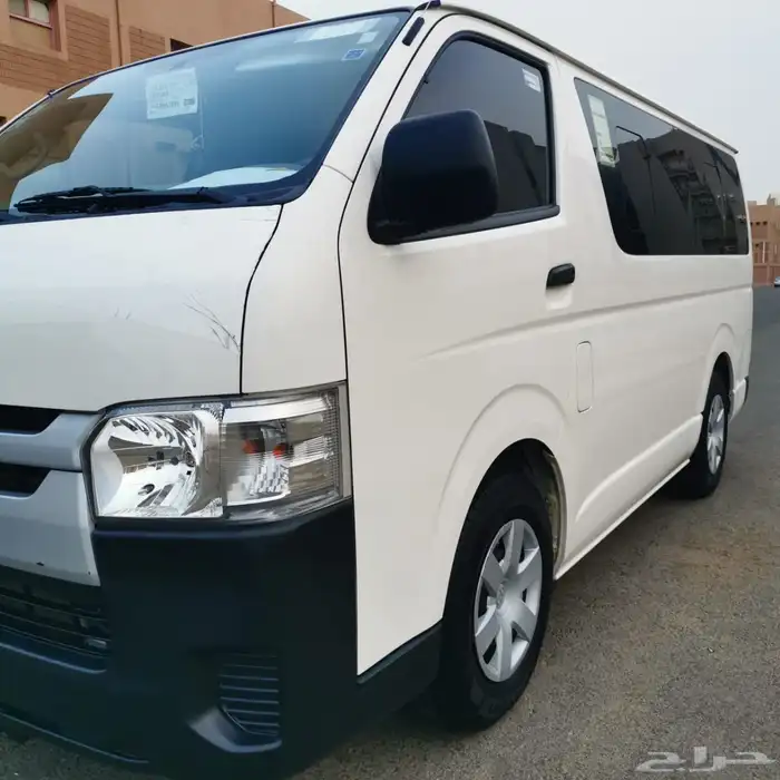 تويوتا هايس 2015 بنزين مخزنة 4