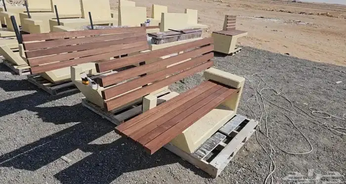 كراسي خرسانية وحاويات واحواض للحدائق 24