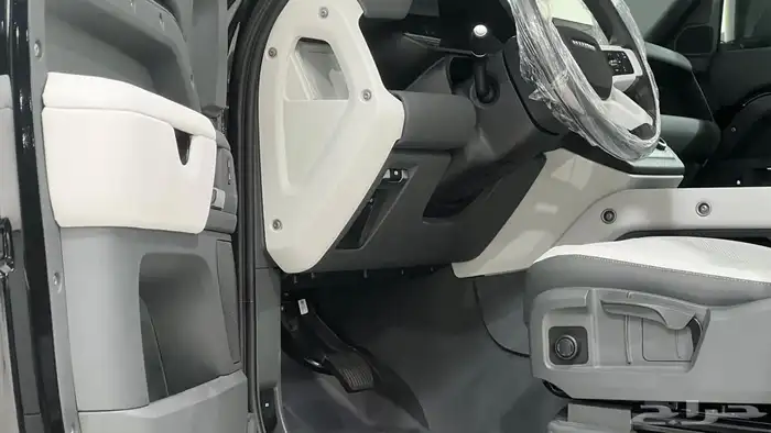 لاند روفر ديفندر SE.2025خليجي عرض اليوم الوطني 5