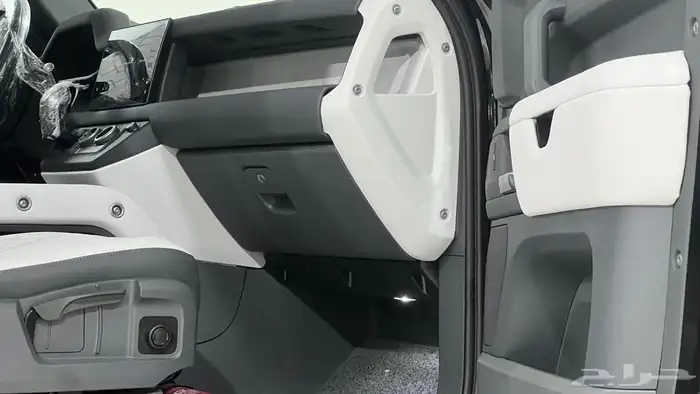 لاند روفر ديفندر SE.2025خليجي عرض اليوم الوطني 8