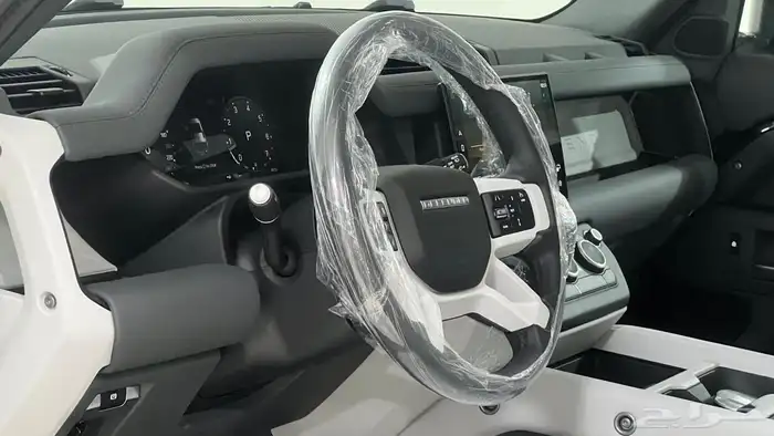 لاند روفر ديفندر SE.2025خليجي عرض اليوم الوطني 7