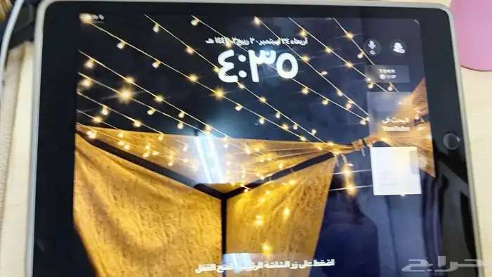 ايباد ابل نظيف ما يشتكي من اي شي معاه كرتونته 2