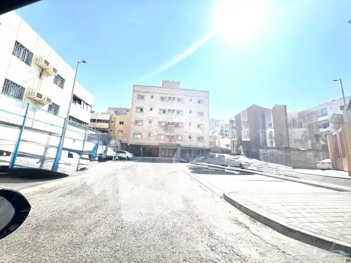 شقة روف بسطح خاص بالشرفية قرب الإسكان عوائل 3غرف وصالة27 ألف 1