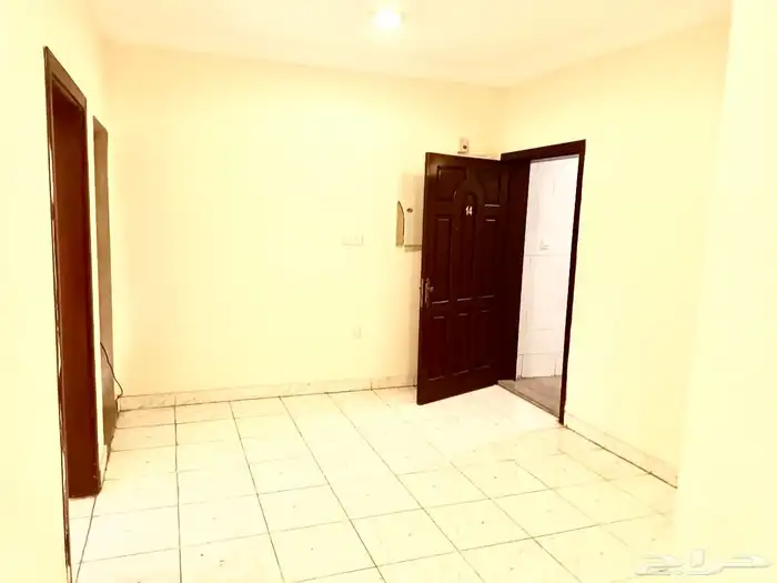 شقة روف بسطح خاص بالشرفية قرب الإسكان عوائل 3غرف وصالة27 ألف 8