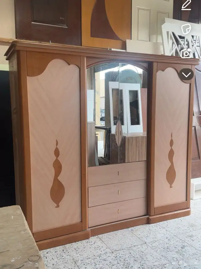 دولاب ملابس 2 تعليق و3 درج ورفرف بحاله ممتازه 1