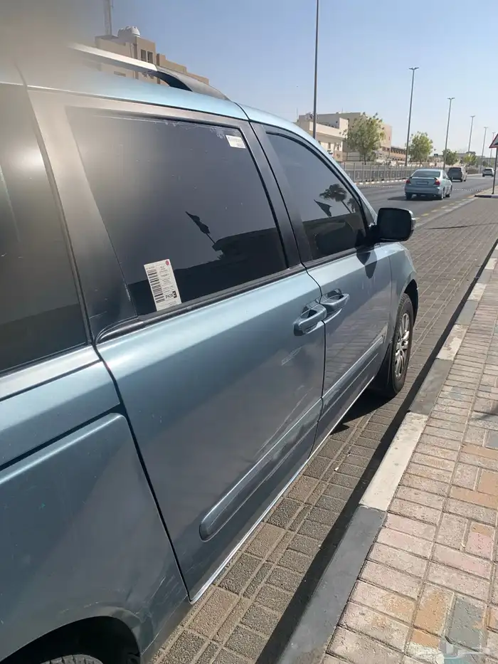 للبيع كيا كرنفال 2012 الستاندر 1