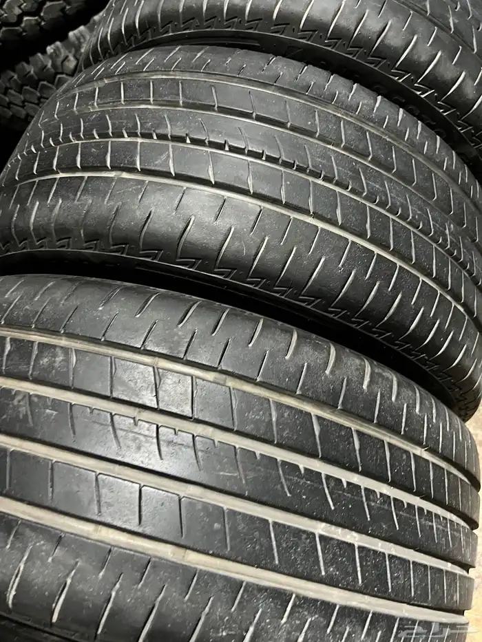 كفرات برجستون ياباني مقاس 235 45 18 كامري 4