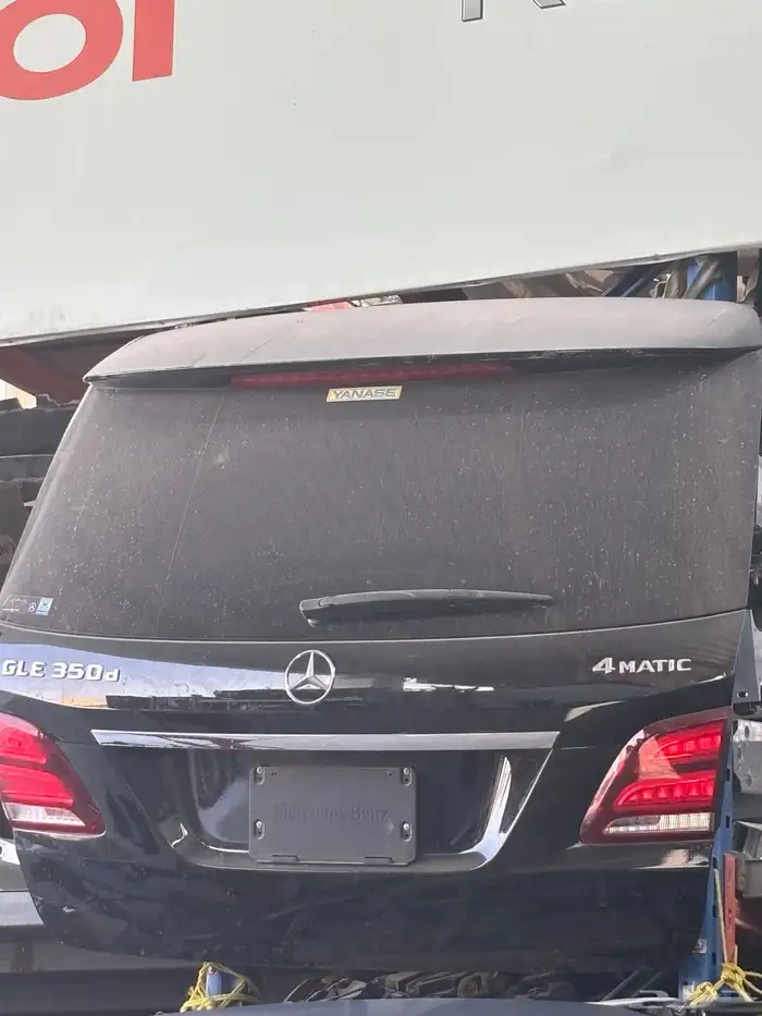 موجد لدينا ابواب شنطه خلفيه مرسيدس و BMW اصلي وكاله 4