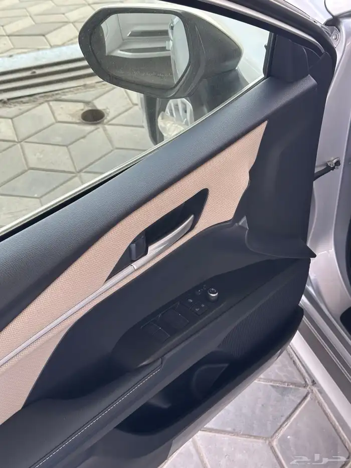 تويوتا كامري LE بنزين نص فل الوان فضي موديل 2025 لوحه 8