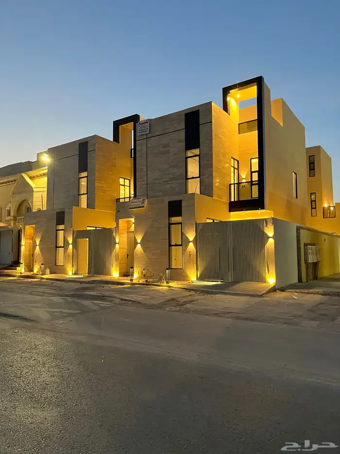 فيلا مساحة 300 للبيع بحي المهدية تصميم مودرن يوجد غرفة سايق 0
