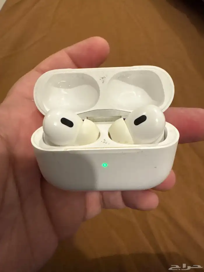 اير بودز برو 2 شاحن لايتنينق مستخدم 1