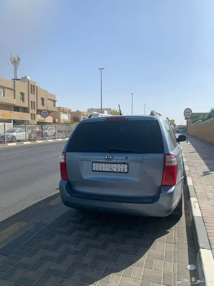 للبيع كيا كرنفال 2012 الستاندر 3