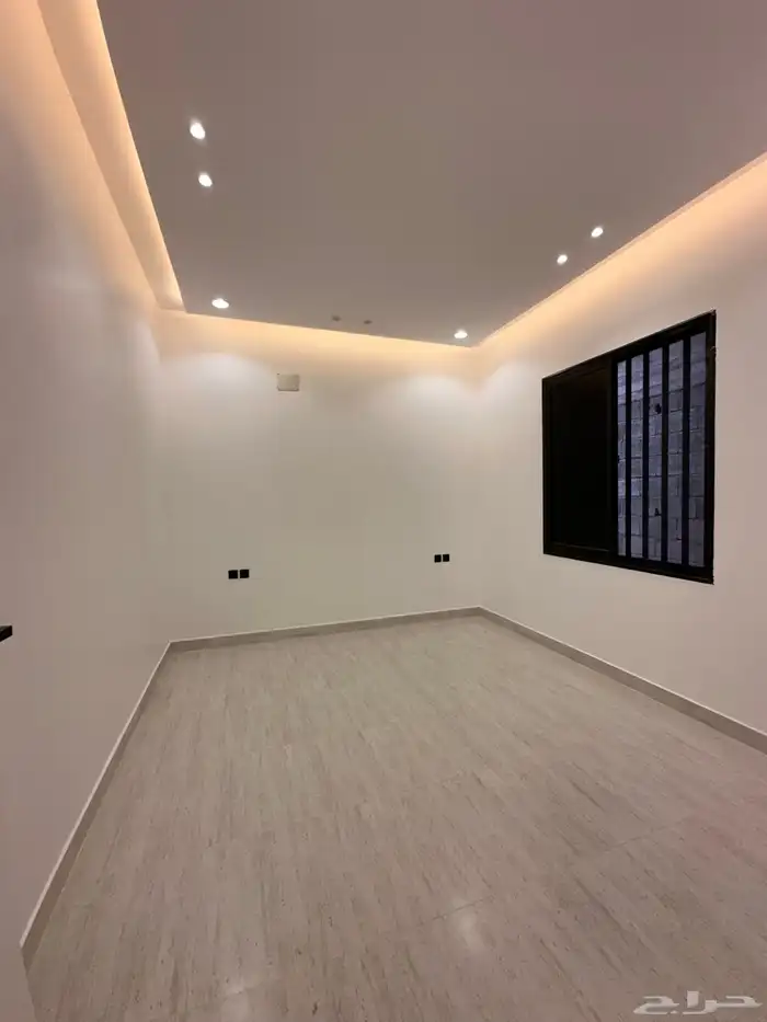 للبيع روف علوي بملحق بتصميم عصري حديث في احدرفيده 8