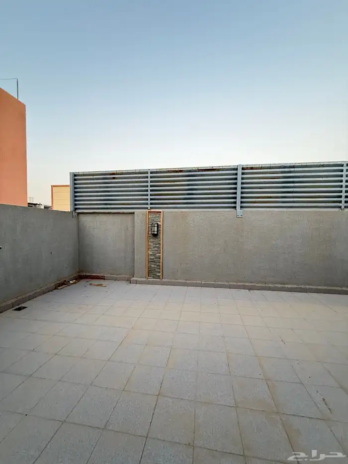 فيلا مكونة من دور علوي وملحق بموقع مميز 8