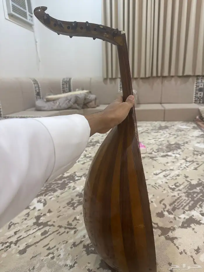 عود مصري صناعه خالد عزوز العود نظيف والصامل نراعيه 1