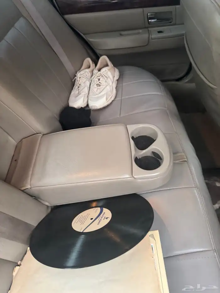 فورد جراند ماركيز 2010 22