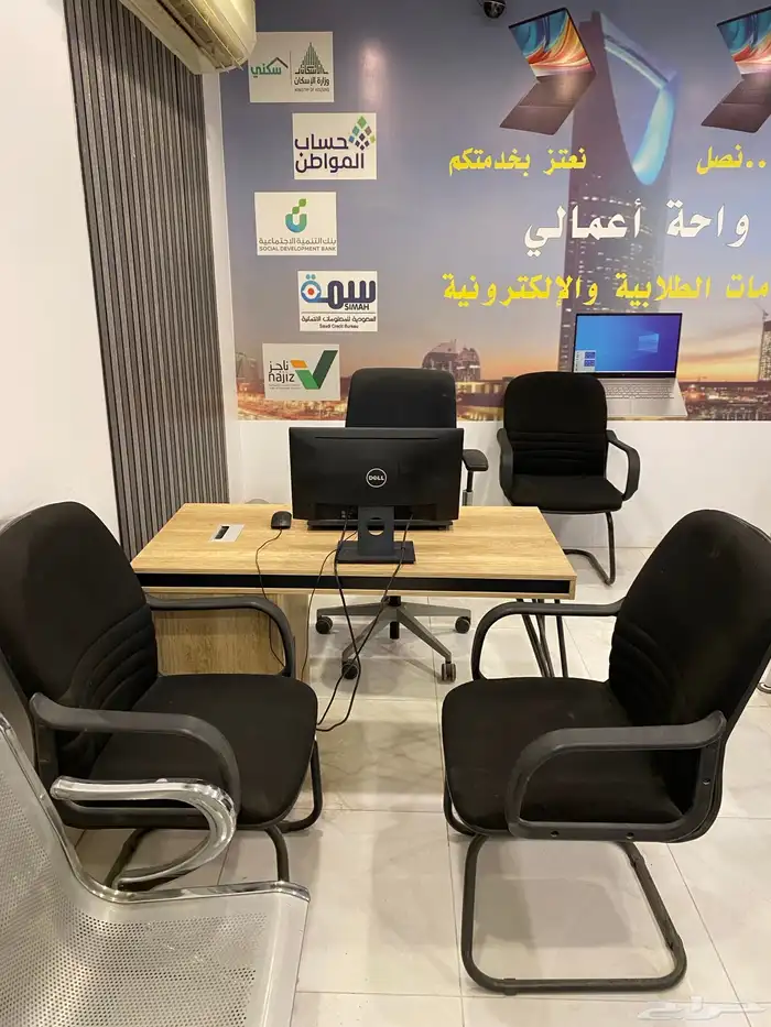 مستلزمات مكتب خدمات مكاتب وطاولات كمبيوتر شبه جديدة 15