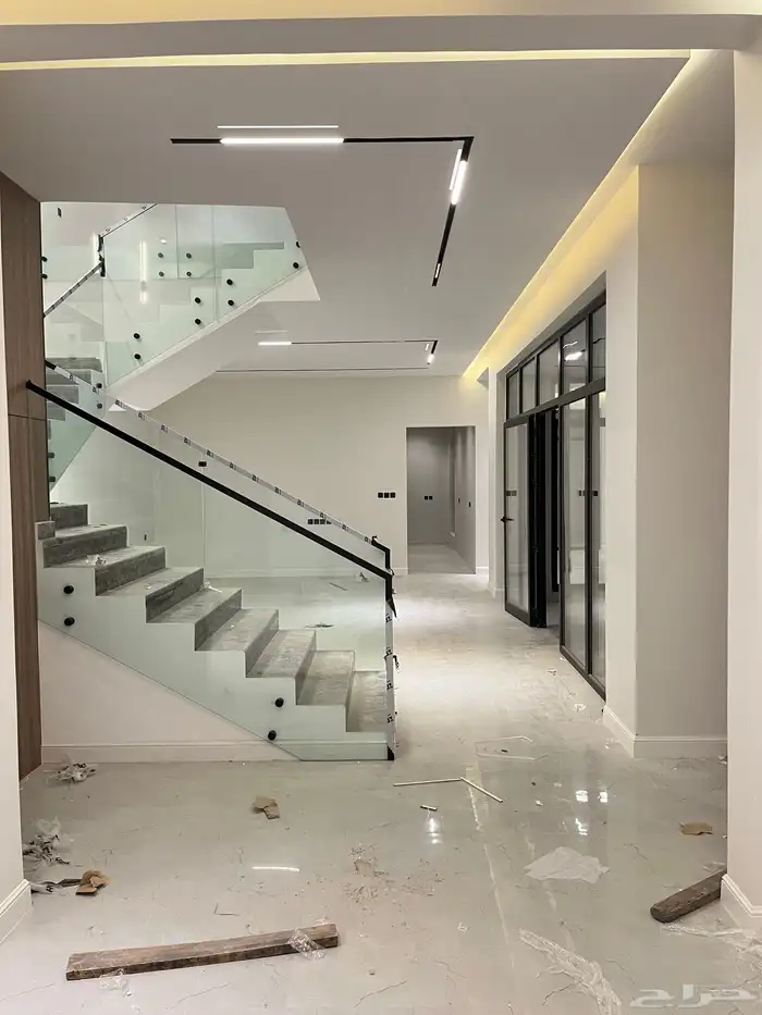 فيلا مساحة 300 للبيع بحي المهدية تصميم مودرن يوجد غرفة سايق 8