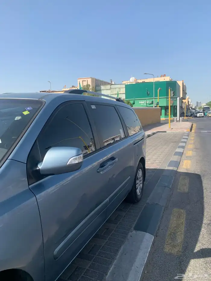 للبيع كيا كرنفال 2012 الستاندر 9