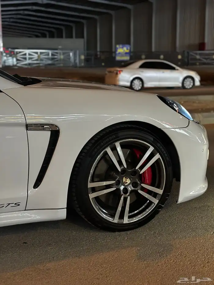بورش بانميرا GTS v8 2