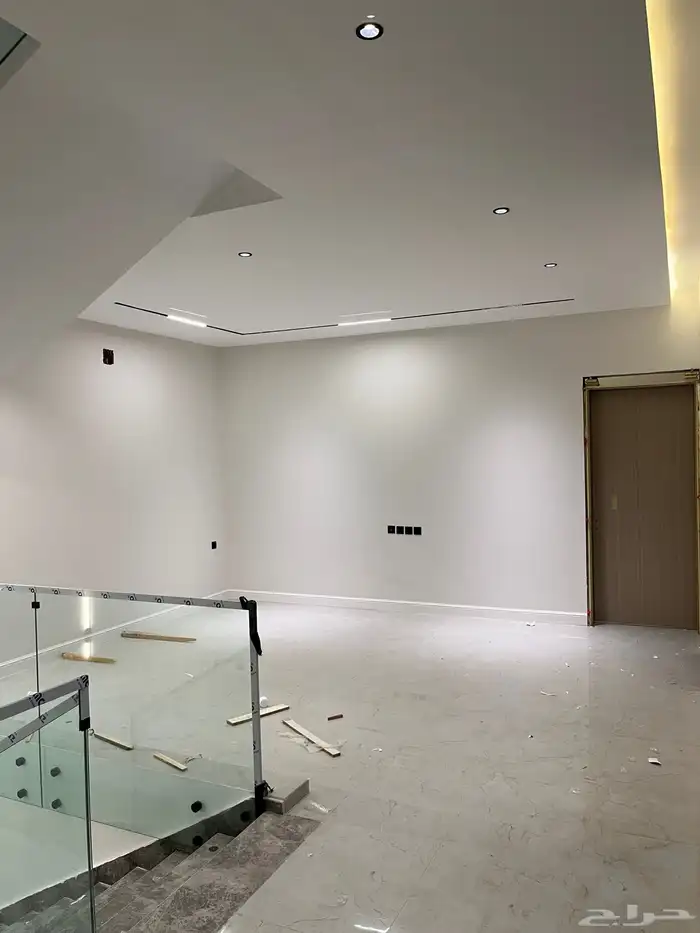 فيلا مساحة 300 للبيع بحي المهدية تصميم مودرن يوجد غرفة سايق 25