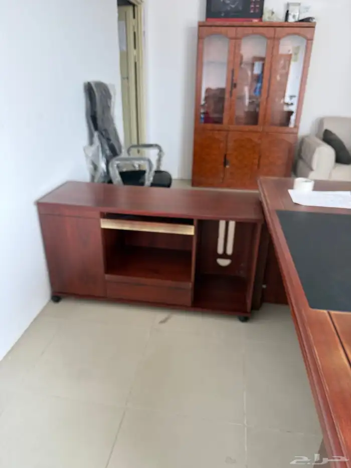 مكاتب جديدة بكرتونها 3