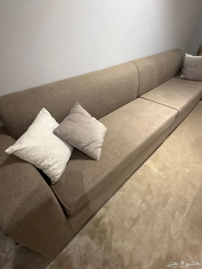 كنب مجلس 5 قطع وطاولة كبيره مع 3 خدمه 1