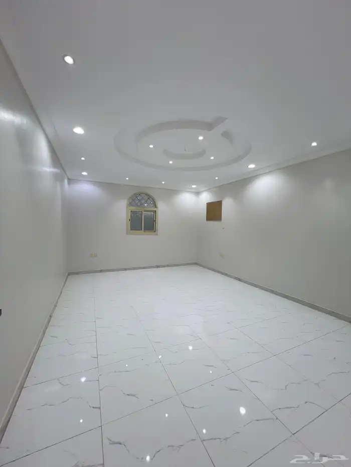 شقة تمليك واحدة واسعة 5 غرف ب 460 ألف ولي العهد3(فرصة) 0