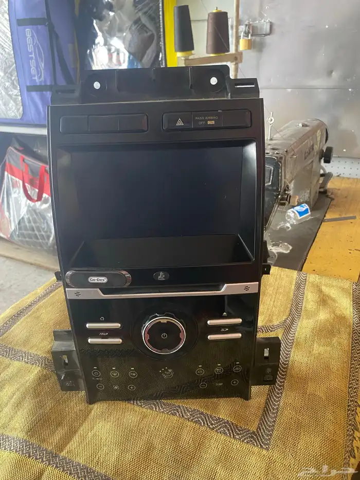 شاشه فورد تورس 3