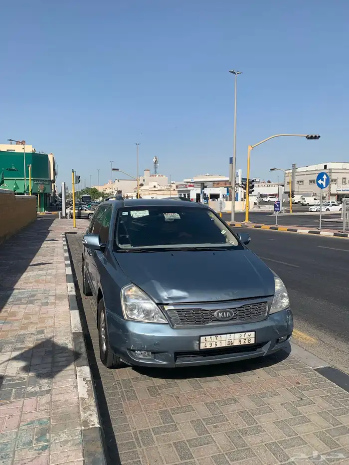 للبيع كيا كرنفال 2012 الستاندر 6