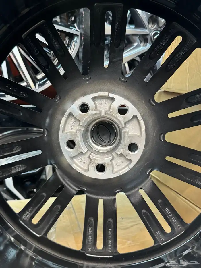 جنوط رنج روفر موديل 2024مقاس 23 8