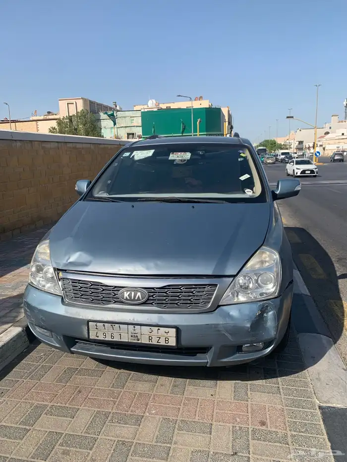 للبيع كيا كرنفال 2012 الستاندر 4