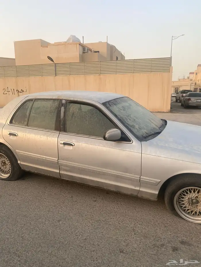 فورد فكتوريا 2001 0
