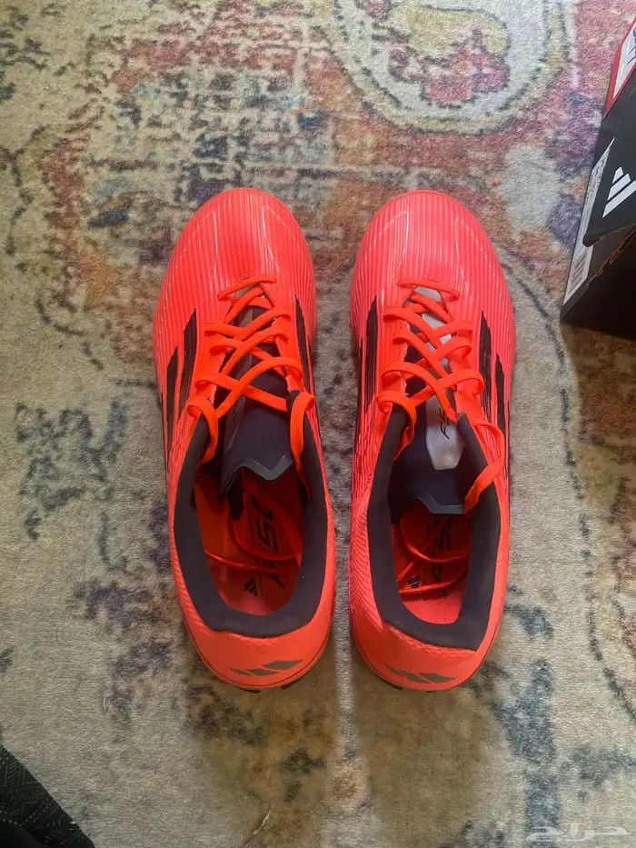 جزمات من ديداس 1