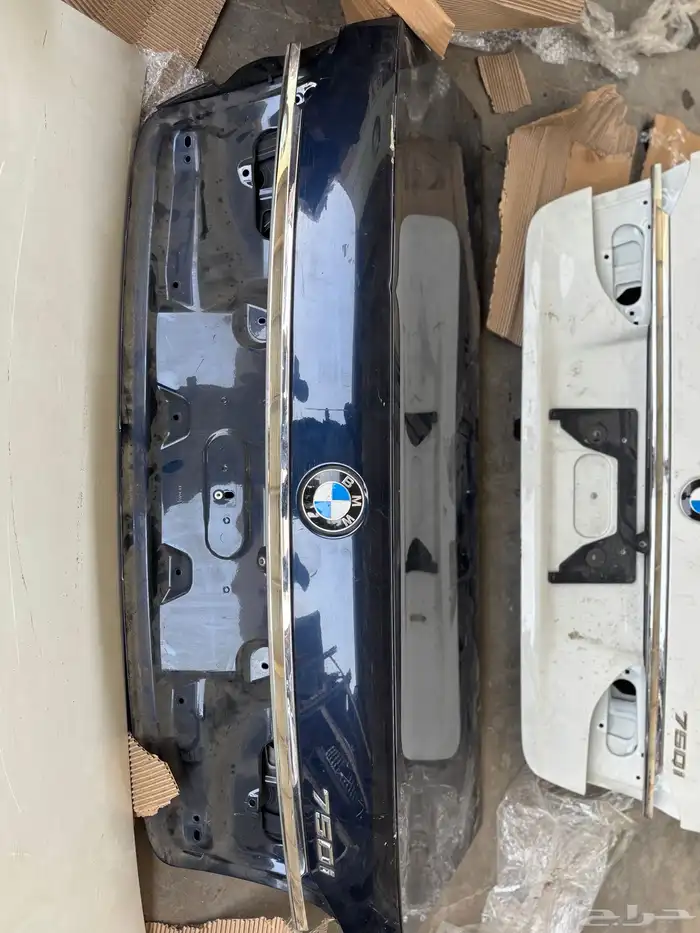 موجد لدينا ابواب شنطه خلفيه مرسيدس و BMW اصلي وكاله 0