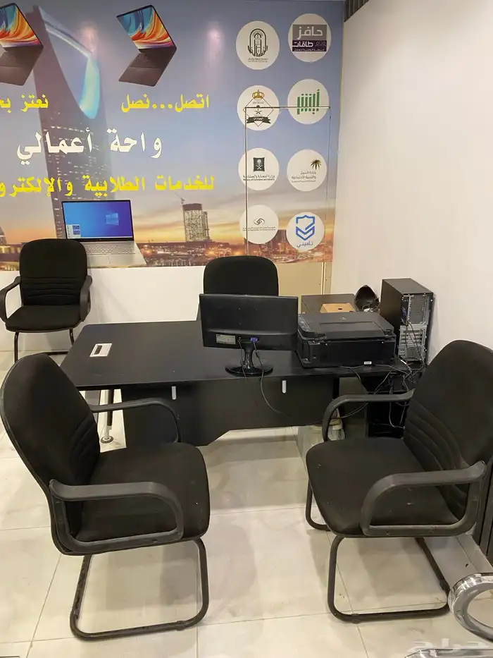 مستلزمات مكتب خدمات مكاتب وطاولات كمبيوتر شبه جديدة 10