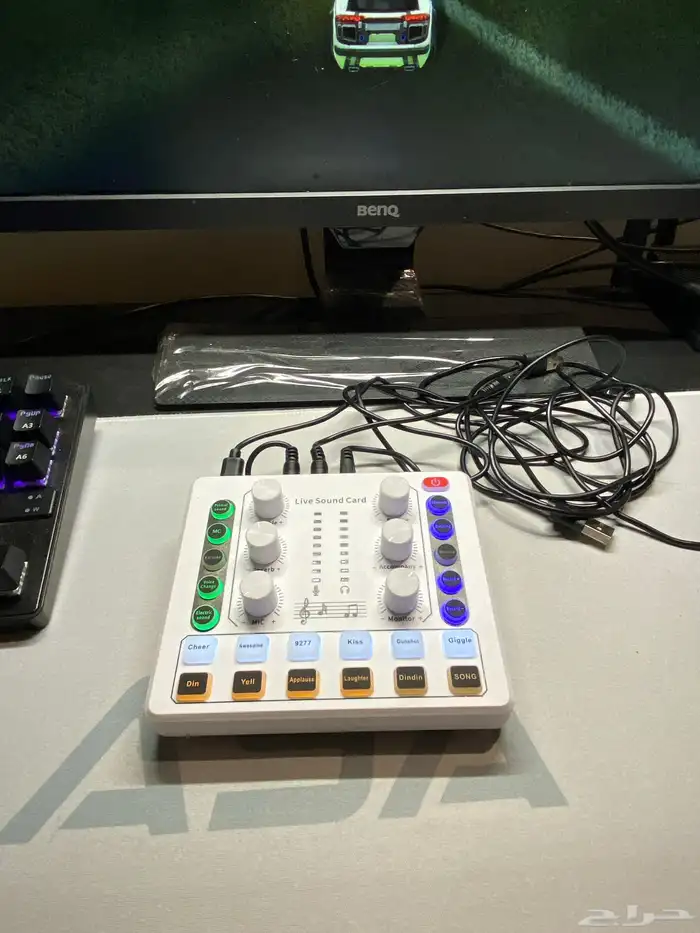 مكسر. نظيف بس الكرتون ضايع مافي احد استخدمه السعر 30 ريال 0